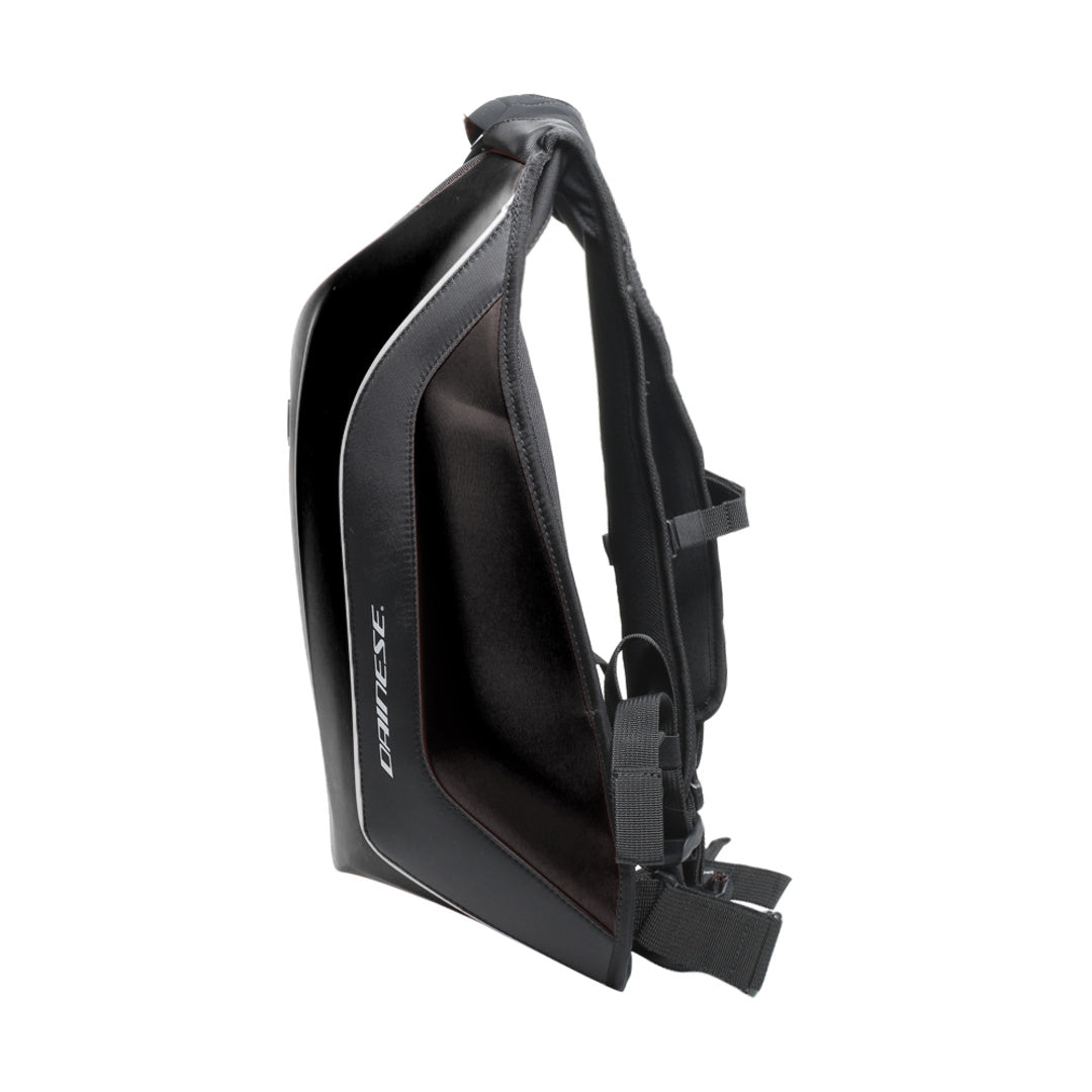 Dainese D-MACH Rucksack Schwarz mit roten Details - Starr und aerodynamisch